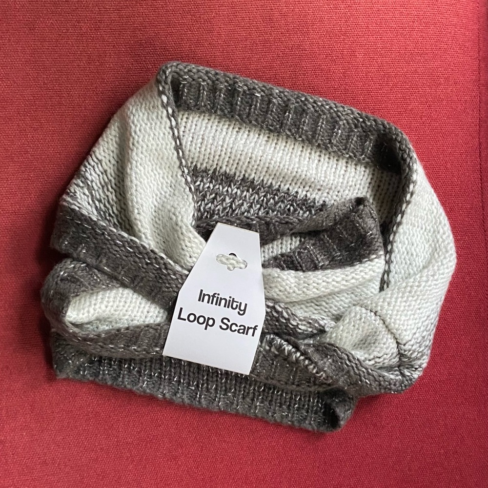 Infinity Loop Scarf NWOT.